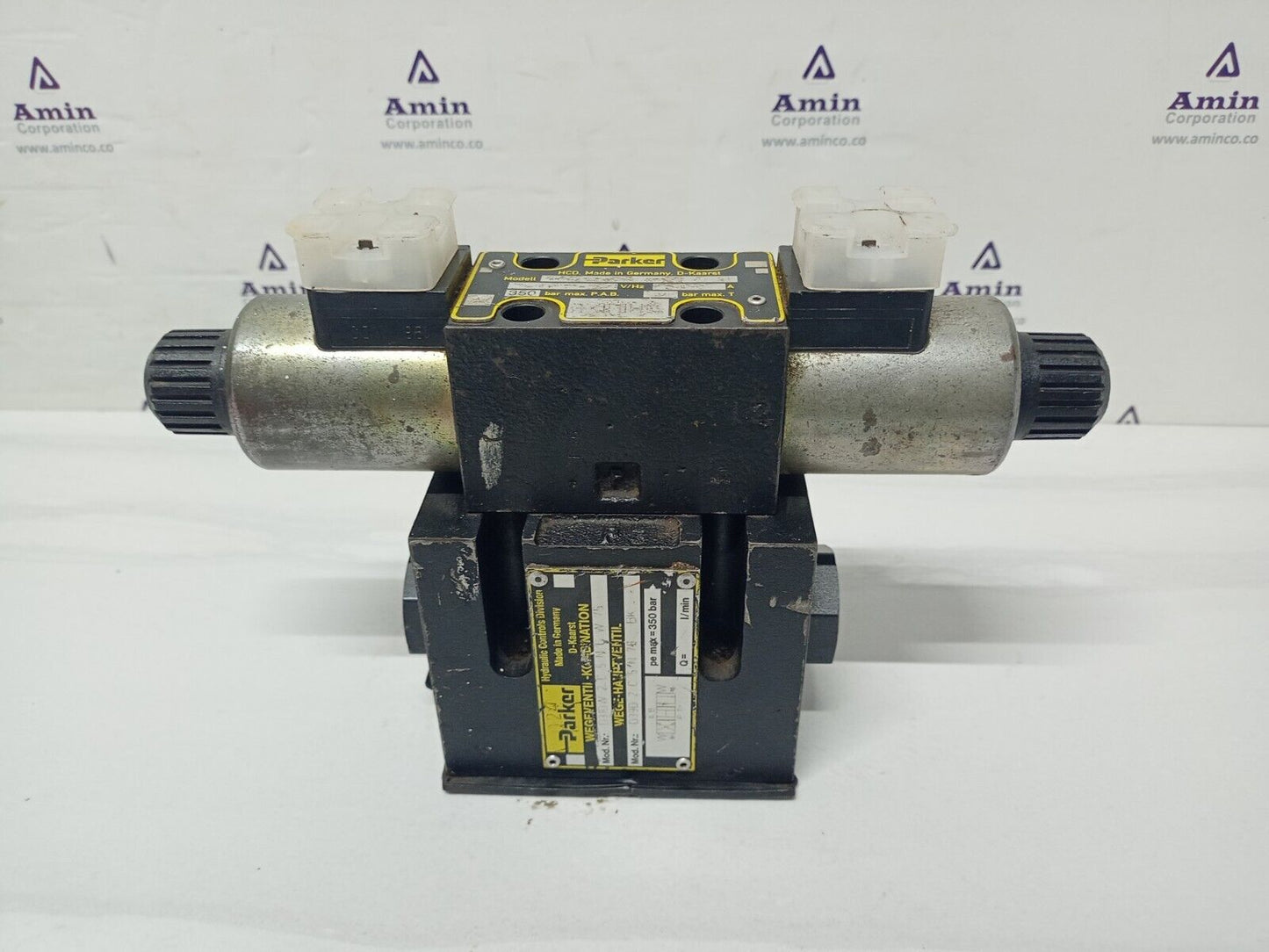 Parker D1VW4CNGW75 with D31DW2C5NGW75 Directional control valve - NEW