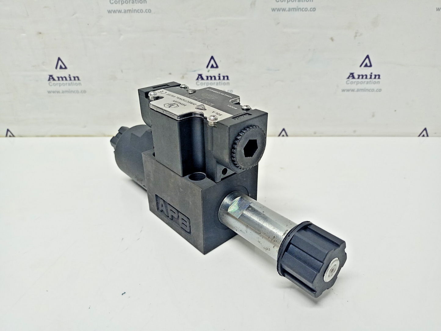 Yongjin NS692N-6-AGB-50A Solenoid operated Directional control valve - NEW