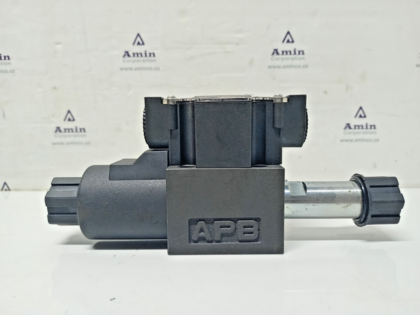 Yongjin NS692N-6-AGB-50A Solenoid operated Directional control valve - NEW