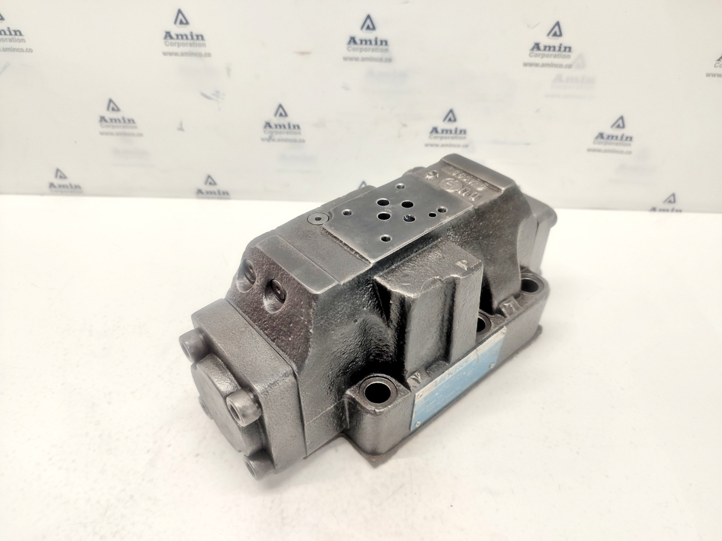 Vickers DG5S-8-2C-T-M-X1-ER4-30 Directional control Valve - NEW #2