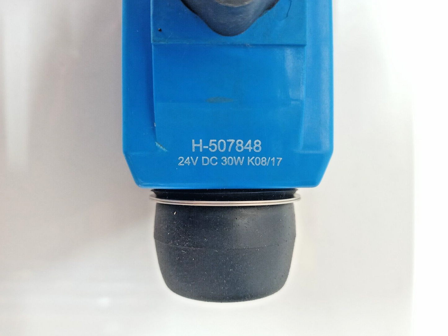 Eaton Vickers DG4V-3-0C-H-M-U-H7-60 Directional control valve DG4V30CHMUH760 NEW