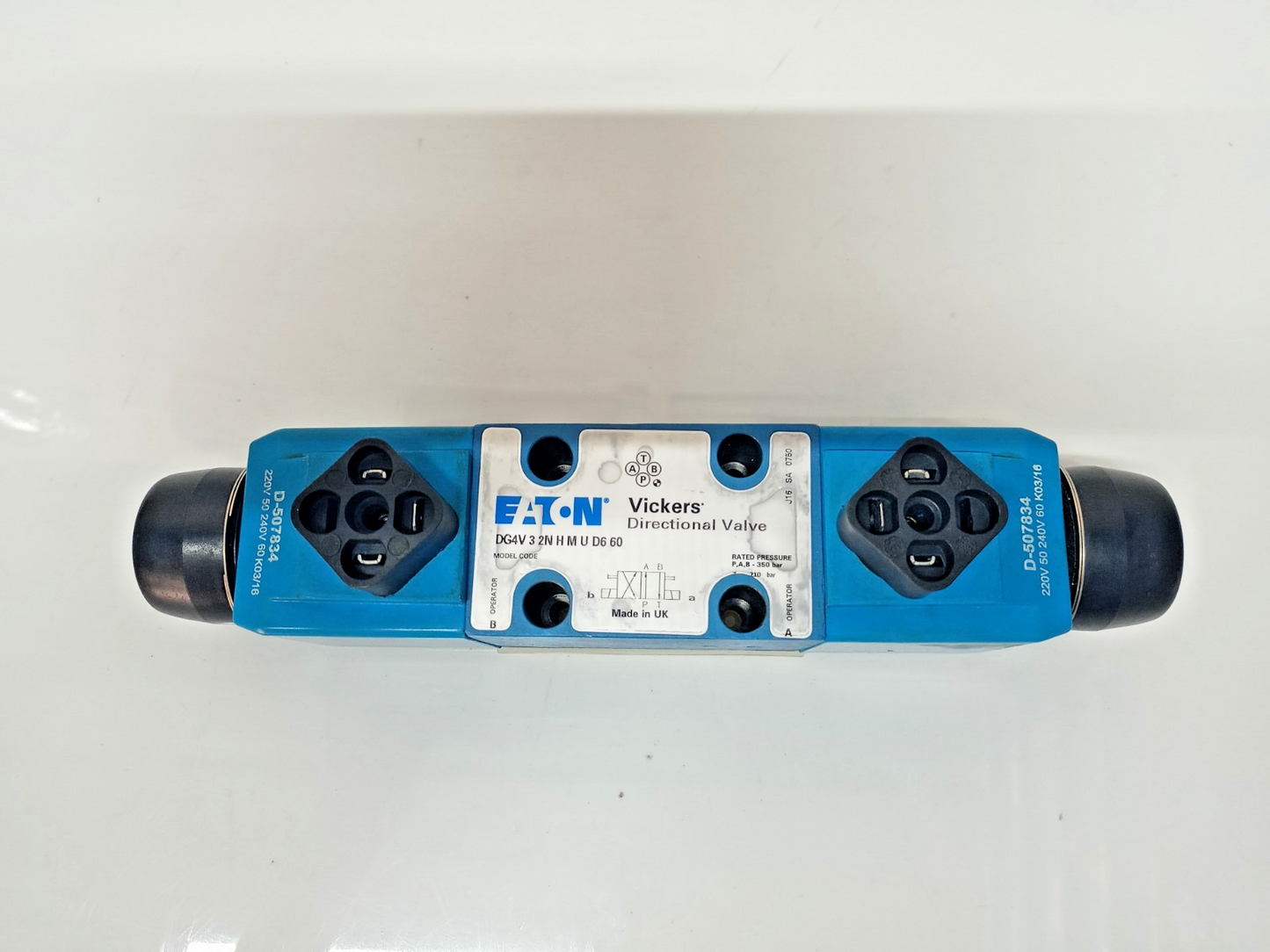 Eaton Vickers DG4V-3-2N-H-M-U-D6-60 Directional control valve - NEW