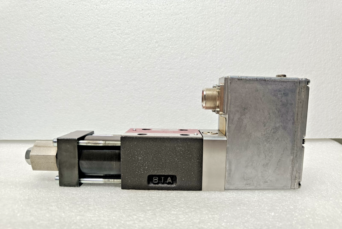 Moog D635-606B Hydraulic Servo valve Framo P/N: A11592 - Refurbished