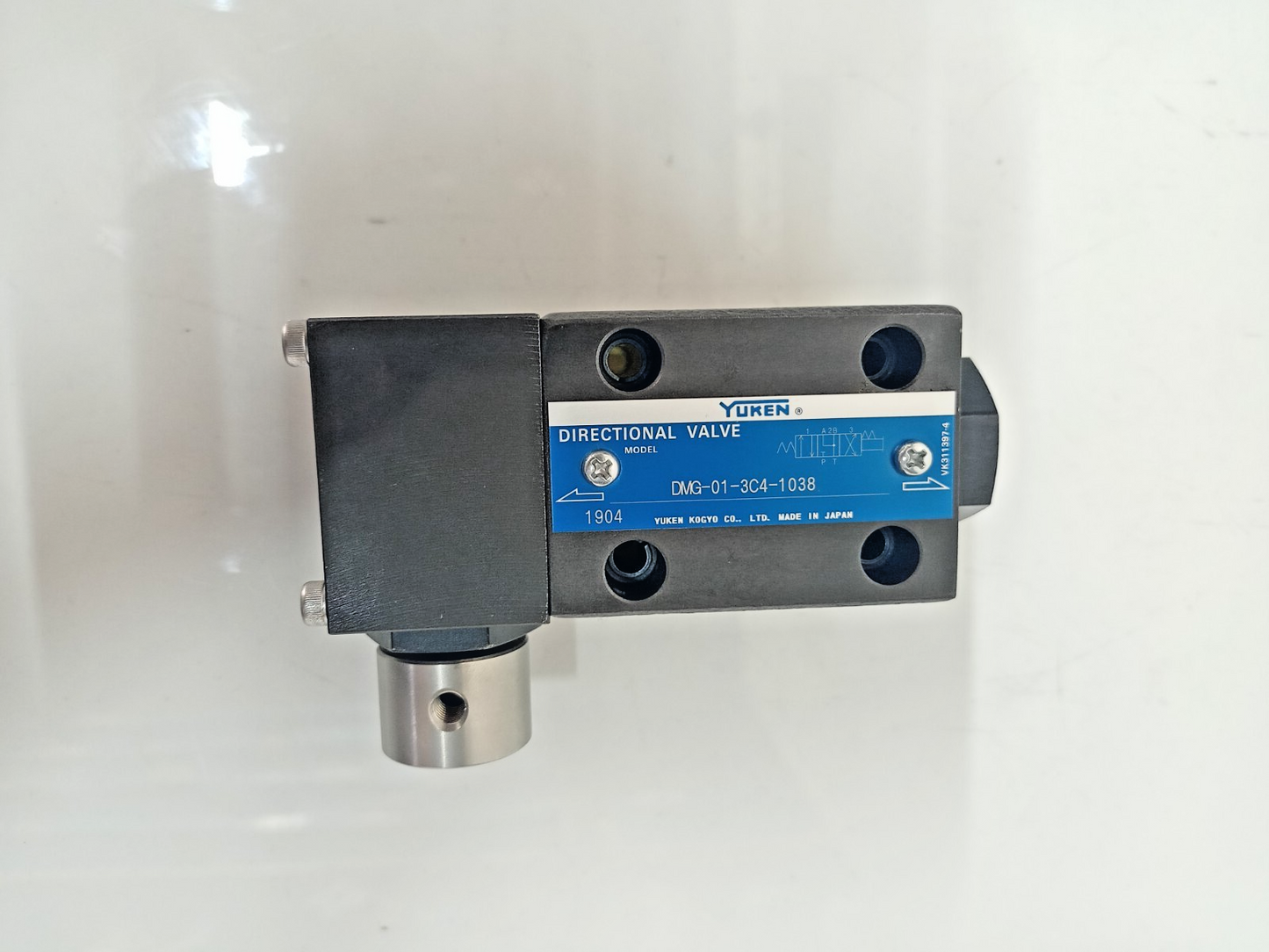 Yuken DMG-01-3C4-1038 Directional valve - NEW #2