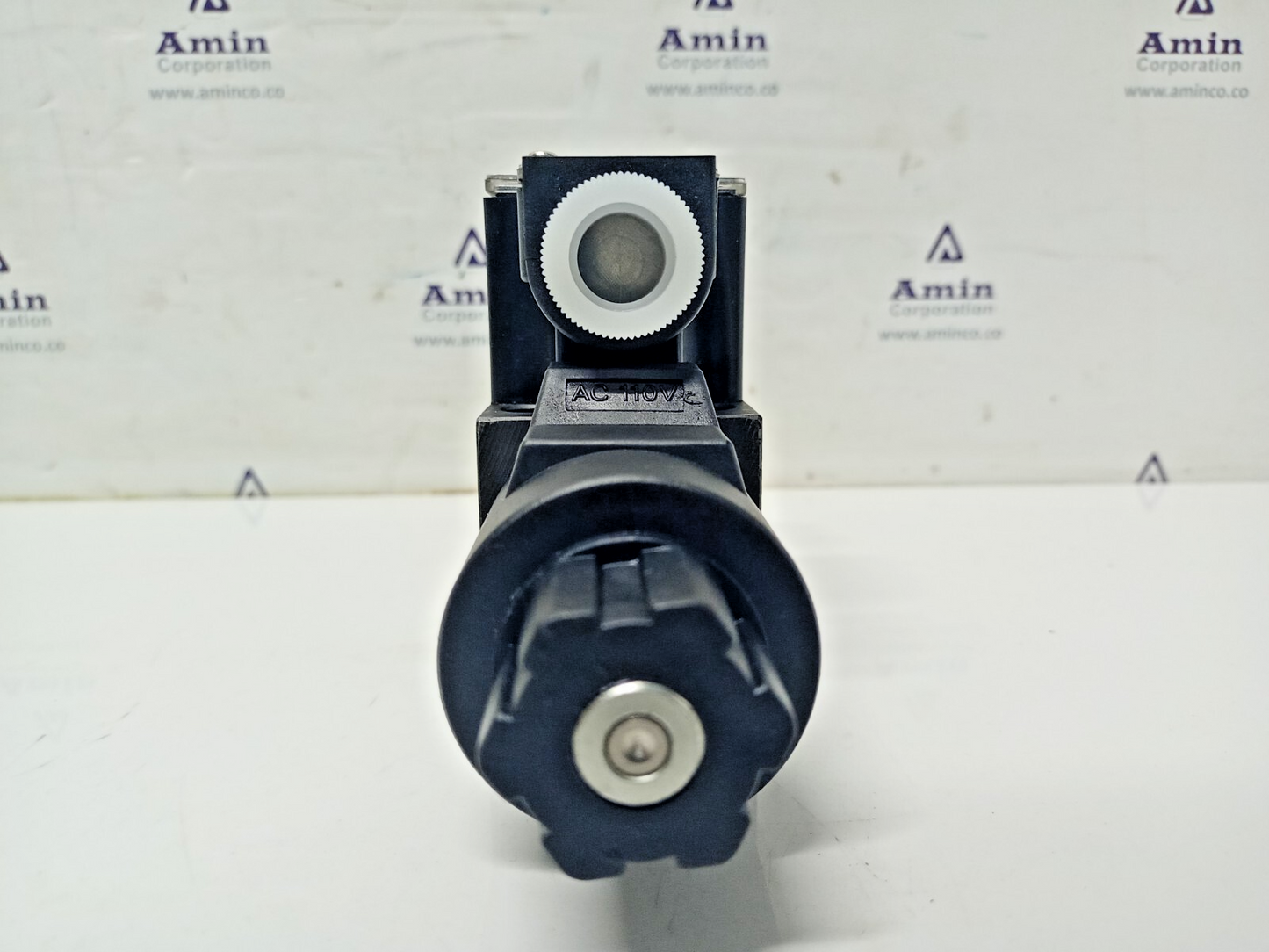 Make NS692N-6-AGB-50 Solenoid operated Directional control valve - NEW