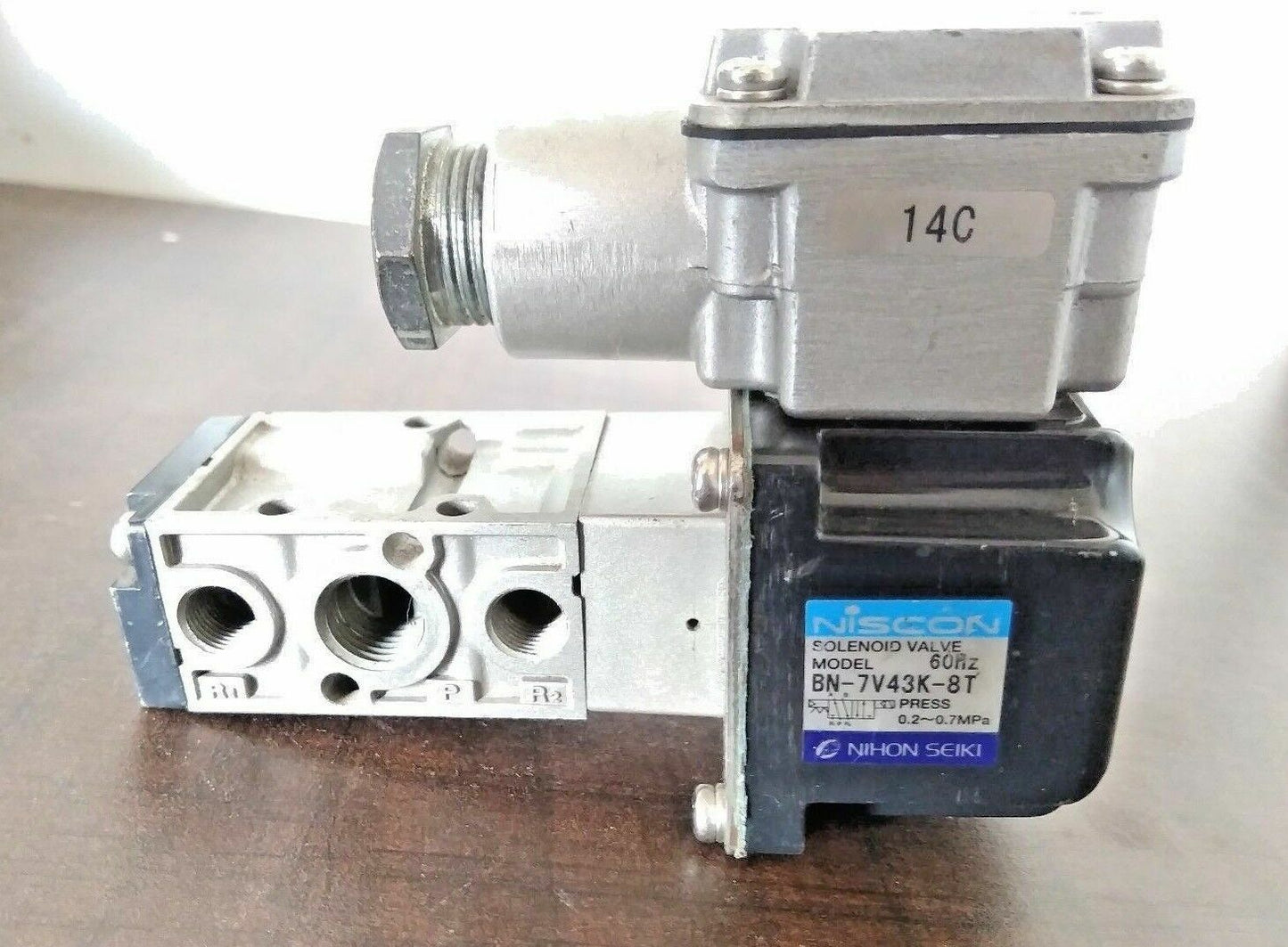 Niscon Nihon Seiki BN-7V43K-8T Solenoid Valve 60Hz Press: 0.2~0.7 Mpa - NEW
