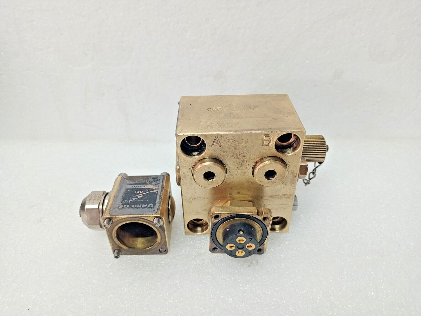 Damcos CB1-S-H-E Control block P/N: 160G2288 with DPI 160B4171 - NEW