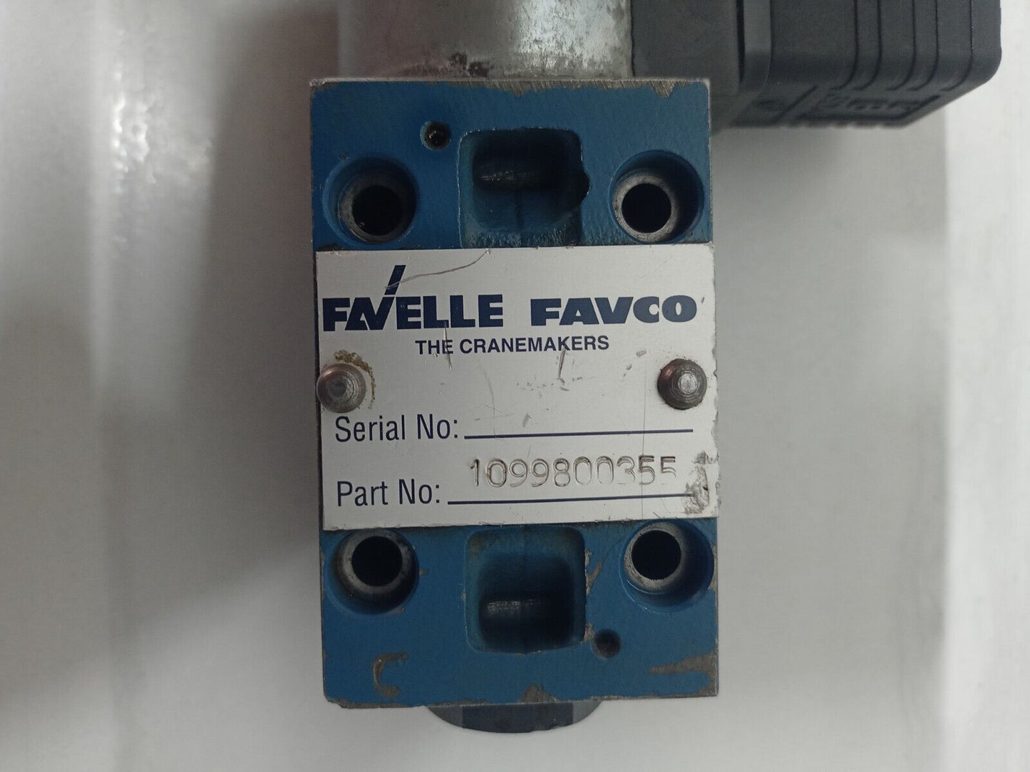 FAVELLE FAVCO Part No. 1099800355 Directional control valve - NEW