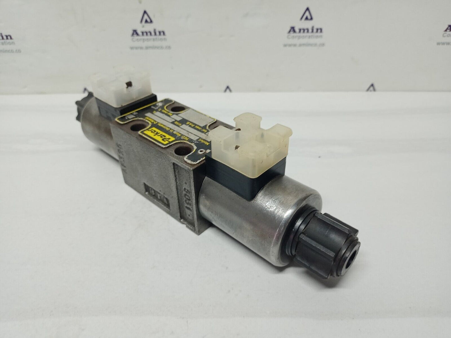 Parker D1VW-4-C-N-J-W-70X-5448 Directional control valve