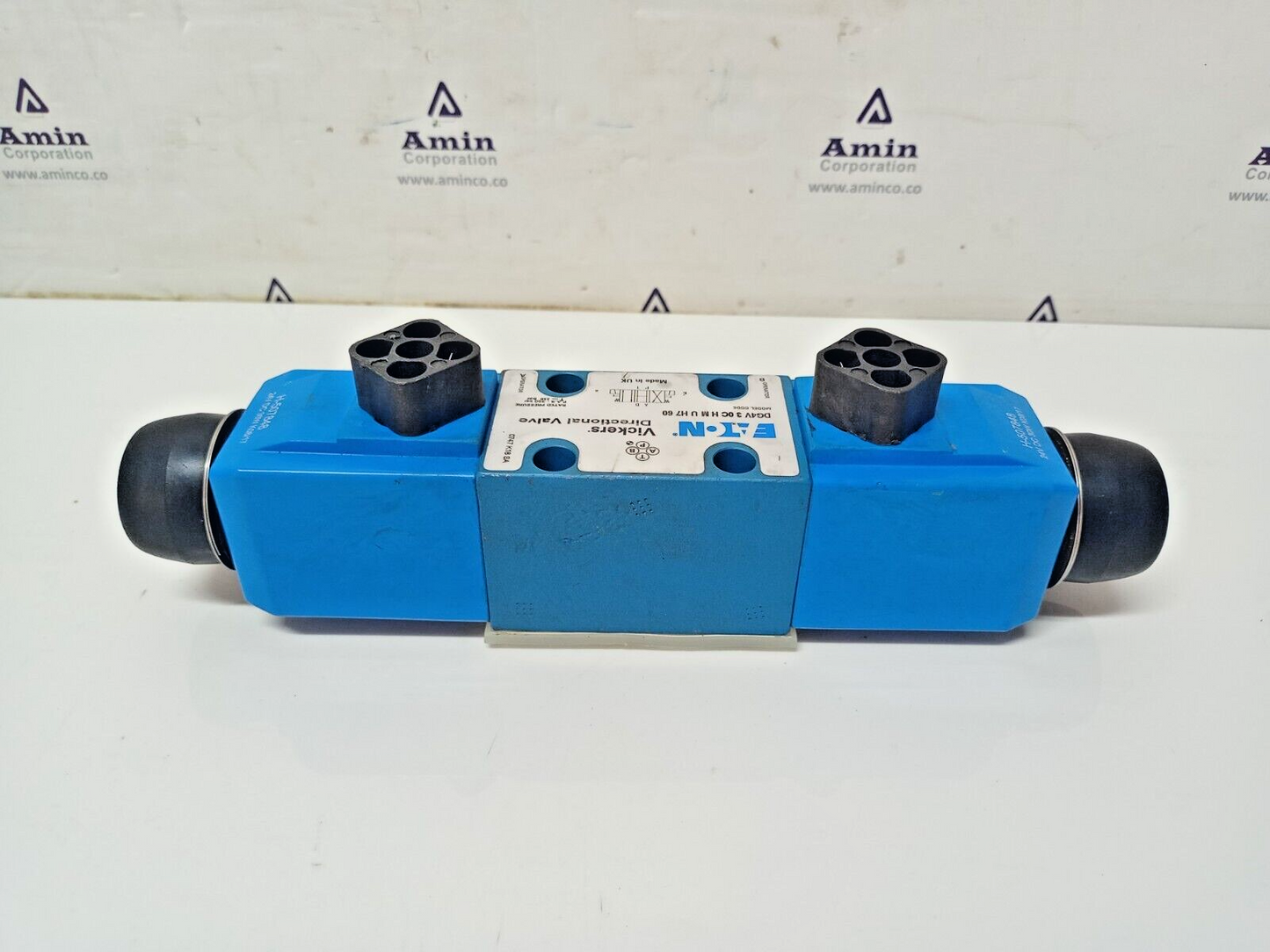 Eaton Vickers DG4V-3-0C-H-M-U-H7-60 Directional control valve DG4V30CHMUH760 NEW