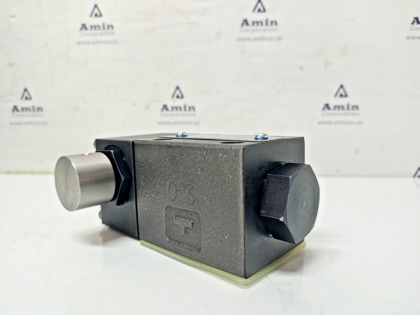 Yuken DMG-01-3C4-1038 Directional valve - NEW #2