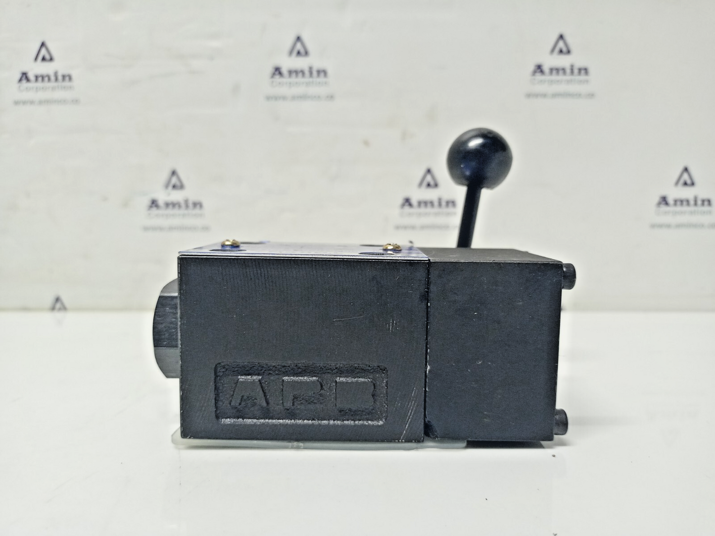 Yuken DMG-01-3C4-1038 Directional valve - NEW