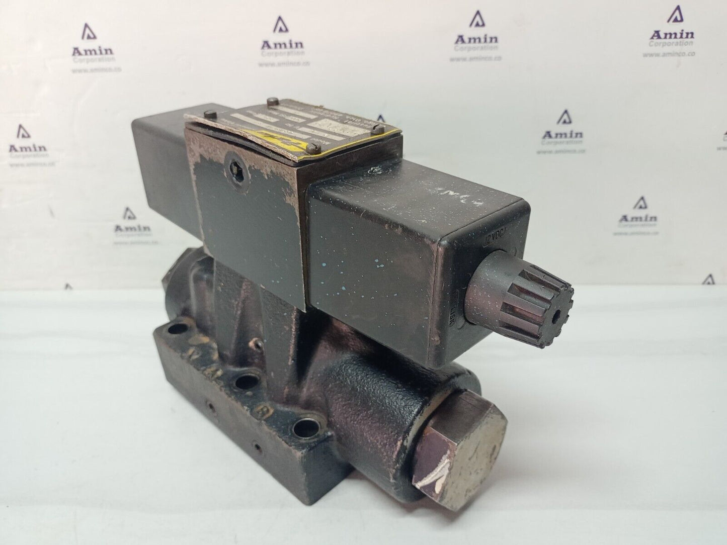 Parker D63W8C1K 34 Directional control Valve 12VDC, 3000PSI - NEW