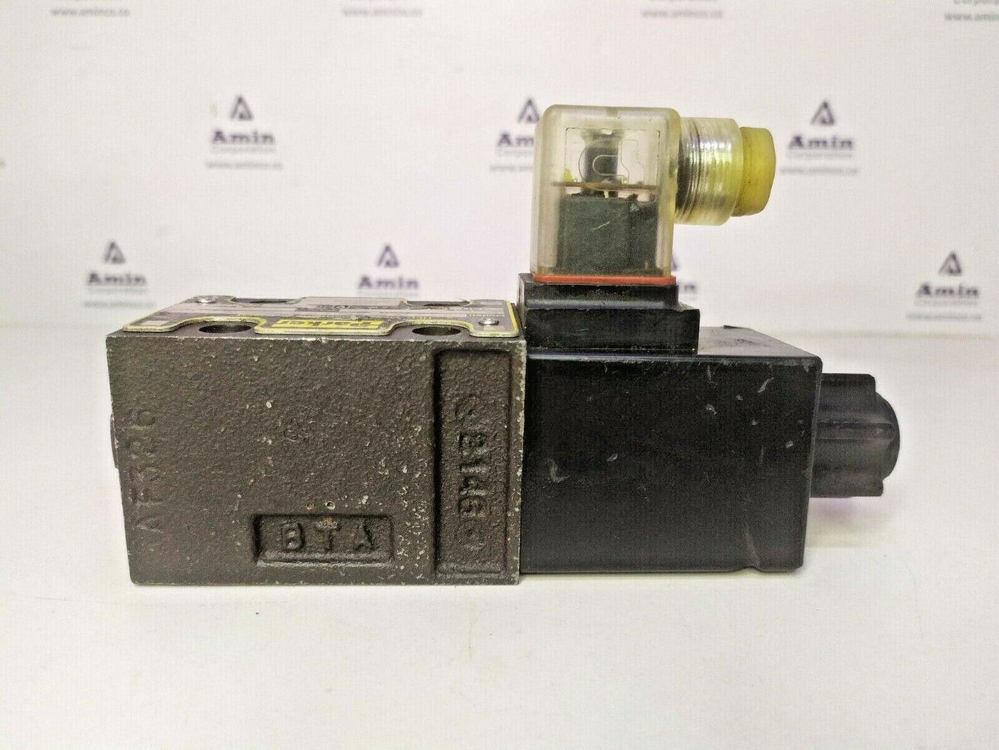 Parker D1VW20BNJP70 X5448 Solenoid Directional control valve