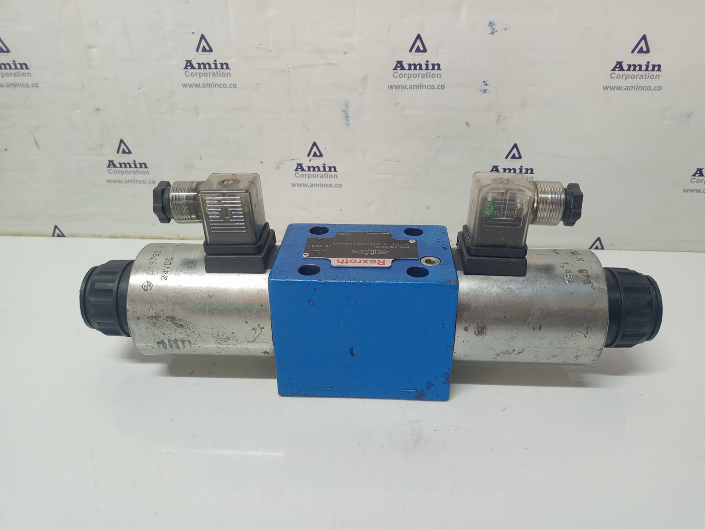 Rexroth 5-4WE 10 G33/CG24N9K4/V Directional control valve MNR: R900930504 - NEW