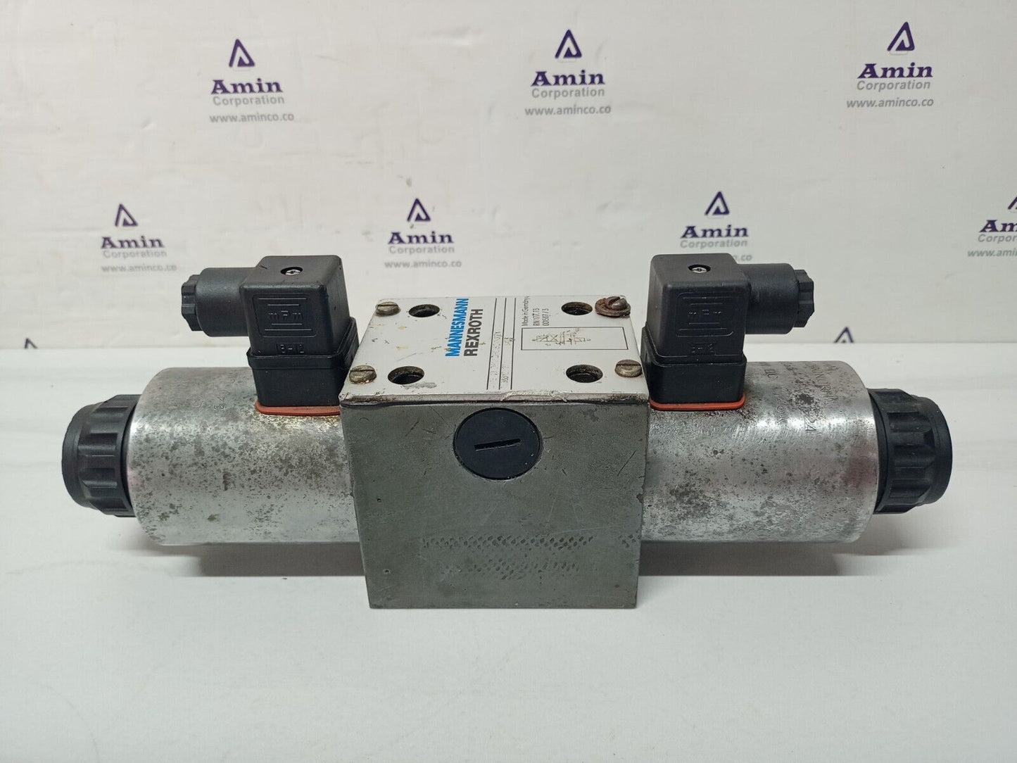 Mannesmann Rexroth 4WE 10 D31/OFCG24N9Z4 Solenoid Directional control valve