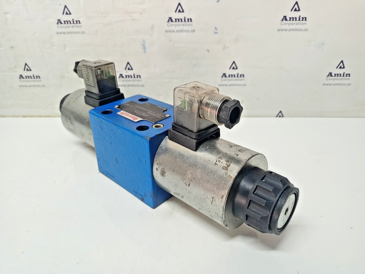 Rexroth 5-4WE 10 G33/CG24N9K4/V Directional control valve MNR: R900930504 - NEW