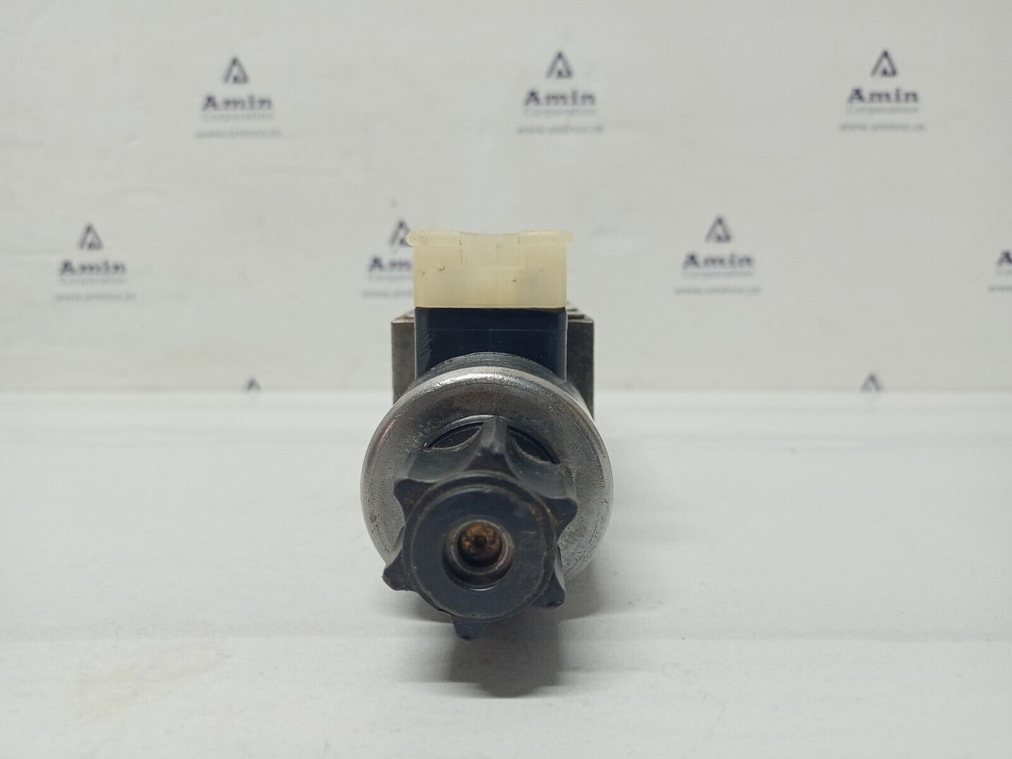 Parker D1VW-4-C-N-J-W-70X-5448 Directional control valve