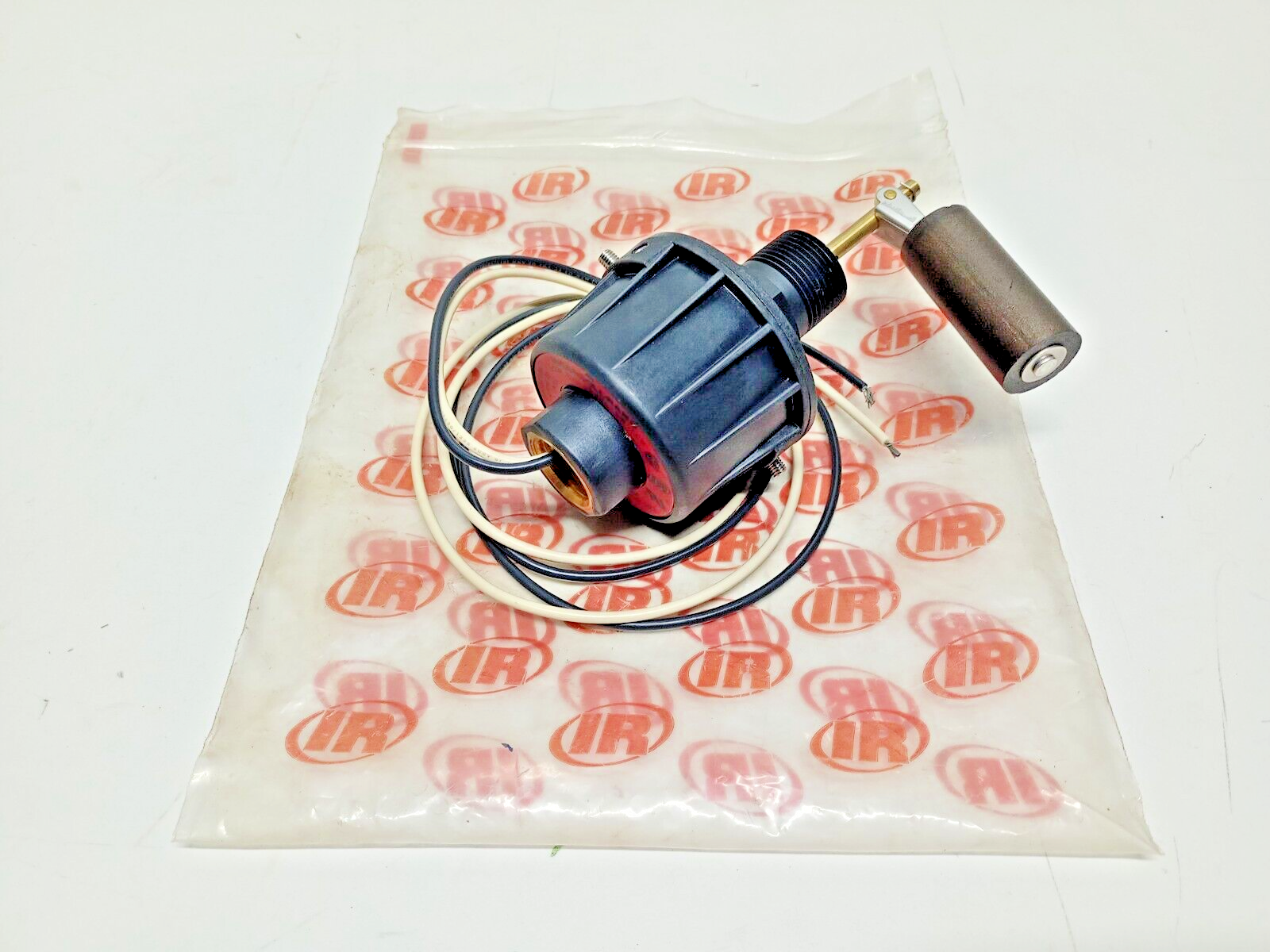 Ingersoll-Rand 32276313 Low Oil level switch - NEW Free expedited shipping