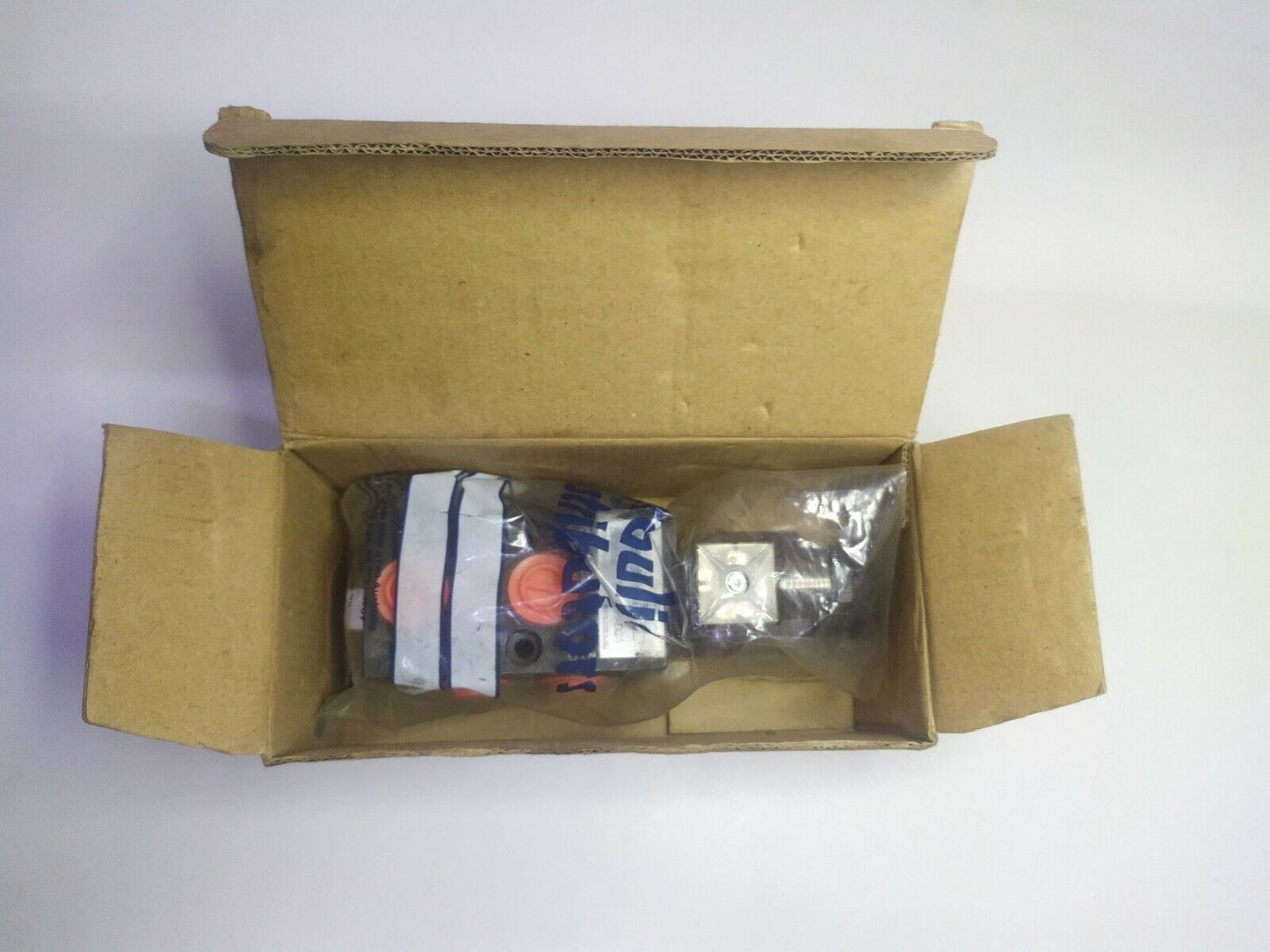 HYE6238-D24 Selector valve 6-way port: 3/8'' BSPP 24VDC Selector valve