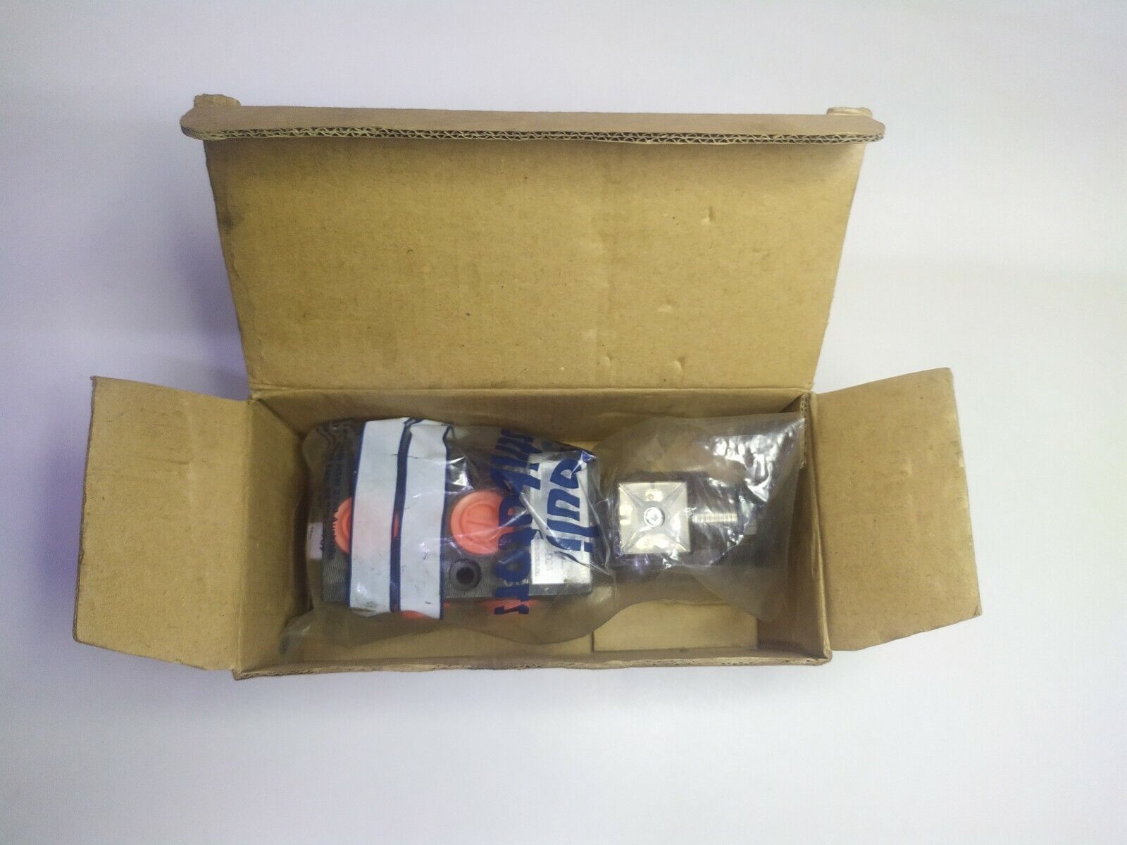 HYE6238-D24 Selector valve 6-way port: 3/8'' BSPP 24VDC Selector valve