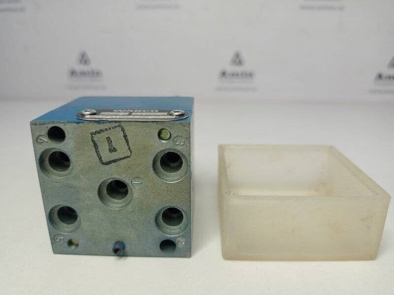 Wabco 3526010240 Pneumatic Valve - New