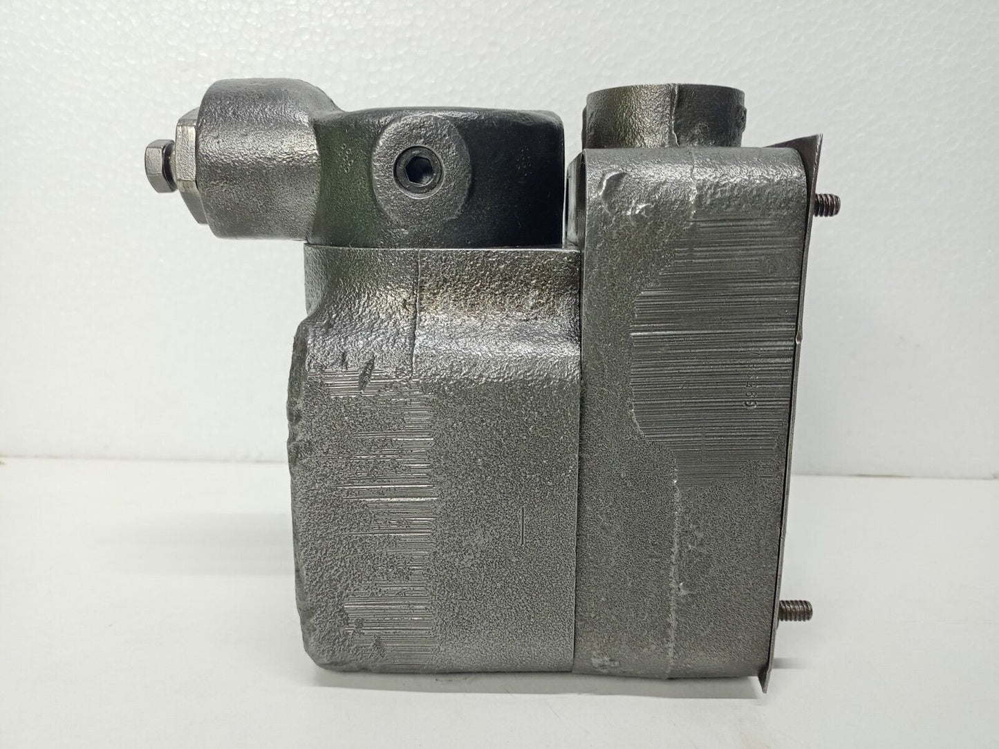 Vickers URG2-06-F-13 Unloading relief valve 1500-3000 psi - NEW