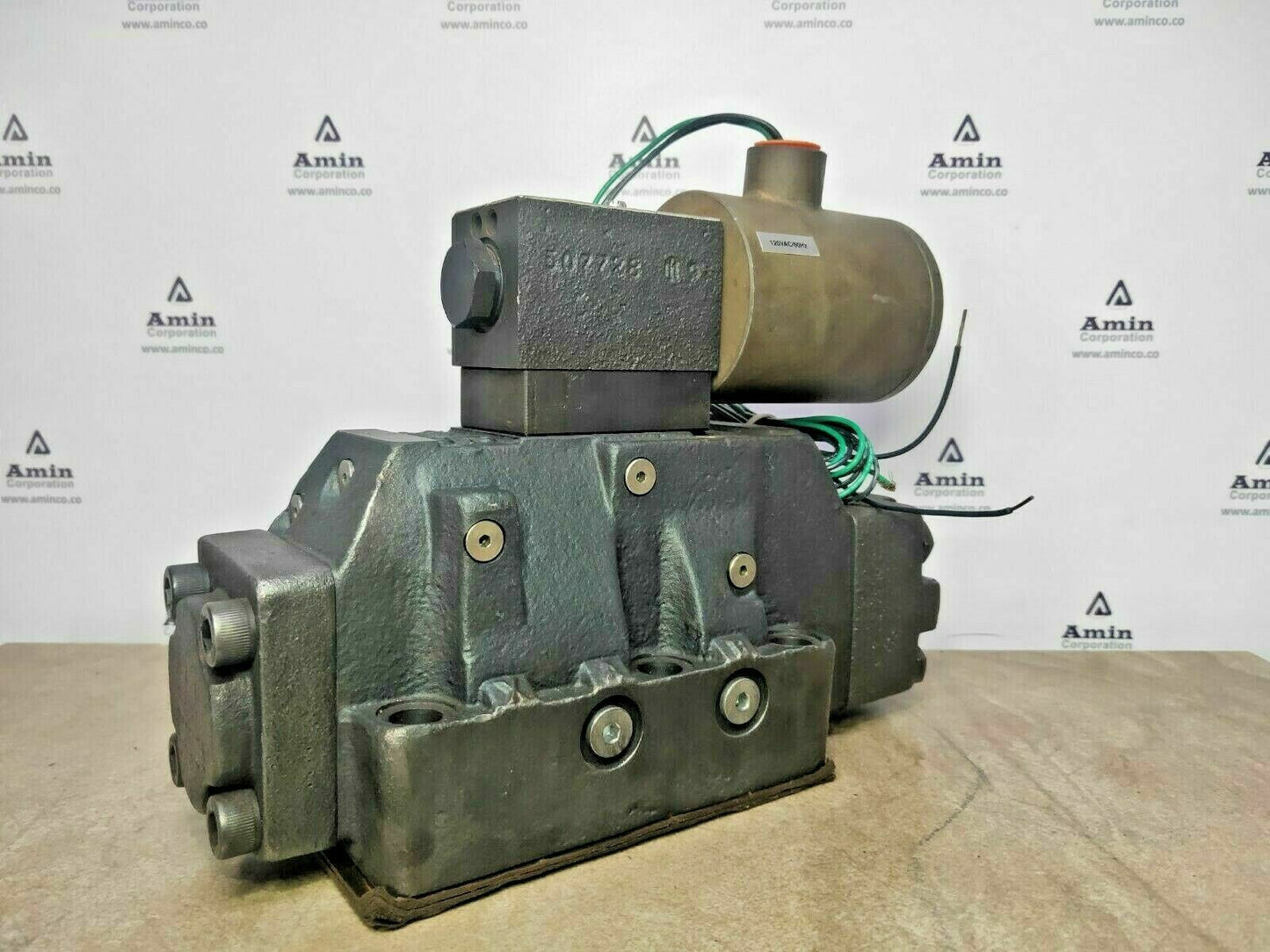 Double-A QJ-3-C-10D1-V with QJ-8-C-10B1-T-V Directional control valve - NEW
