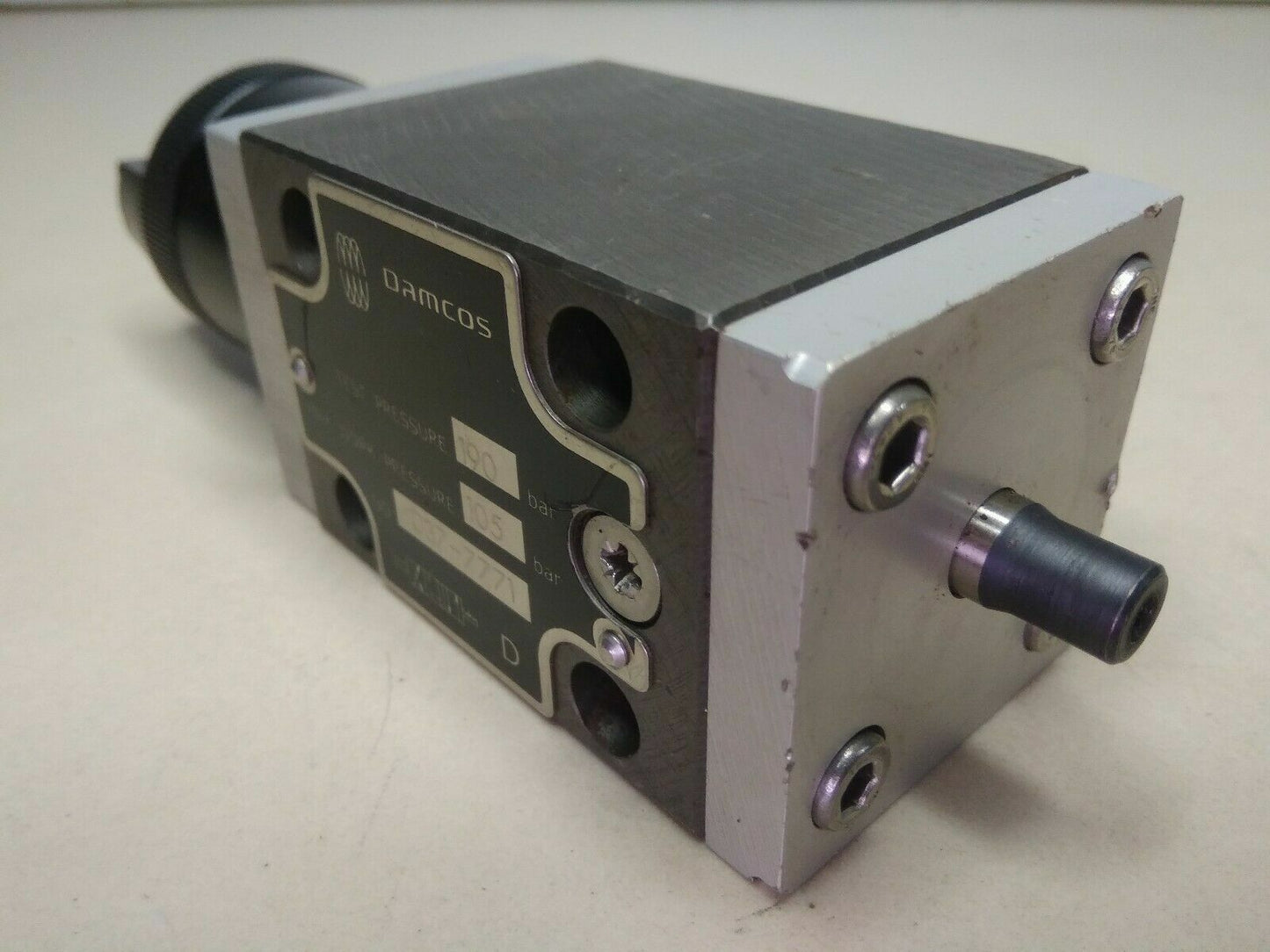 DAMCOS 037-7771 PILOT VALVE Max. working pressure : 105 bar - NEW