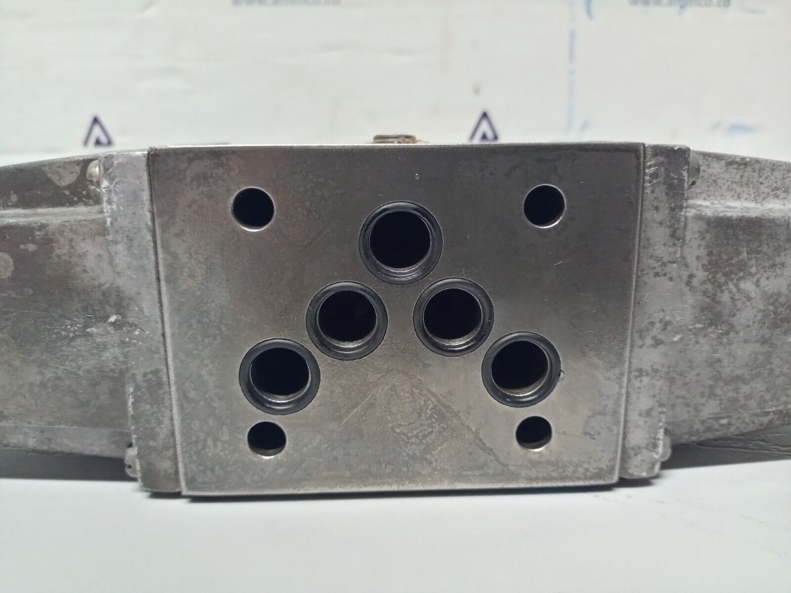 Vickers DG4S4-012C-230AC-50-50 Solenoid Directional control valve