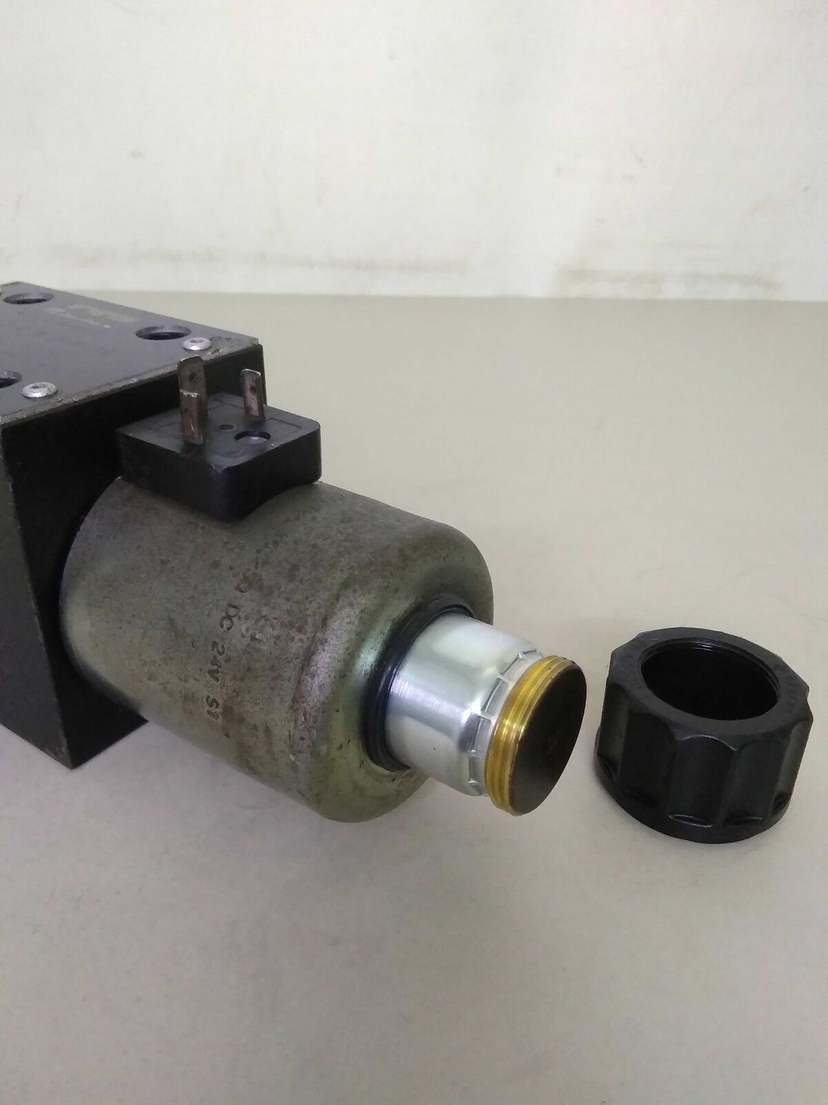 Parker Model: D3W2CNJW30 Hydraulic Control Valve 350 bar max. - NEW