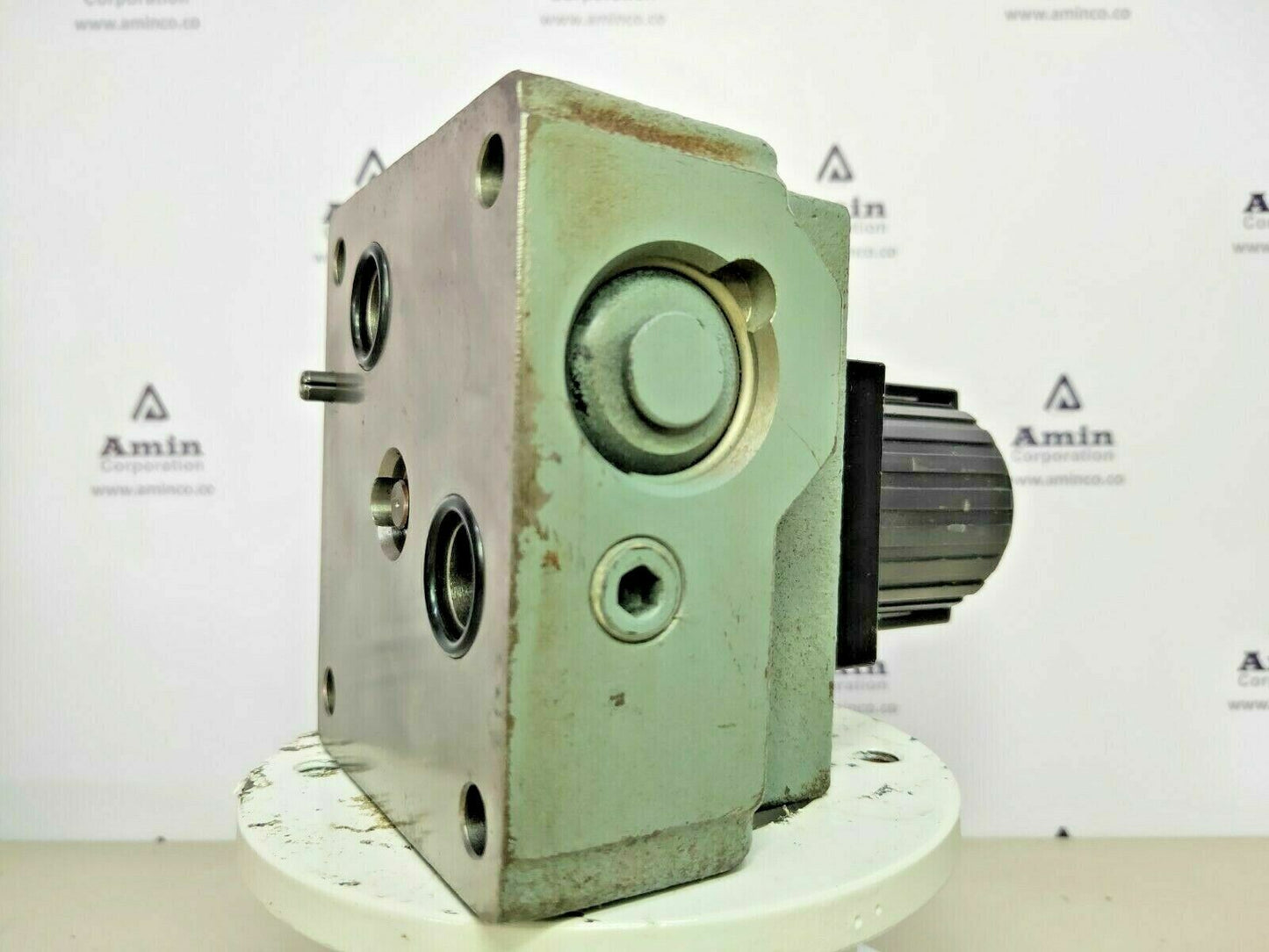 Yuken FG-02-30-N-30 Flow control valve - NEW