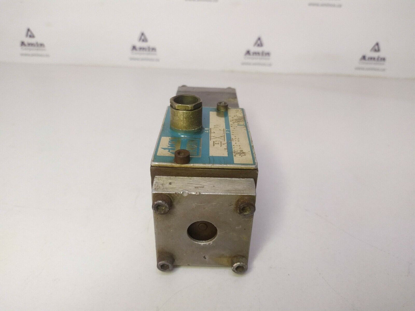 Abex Denison D2D02-35-111-01-01-0 Directional control valve