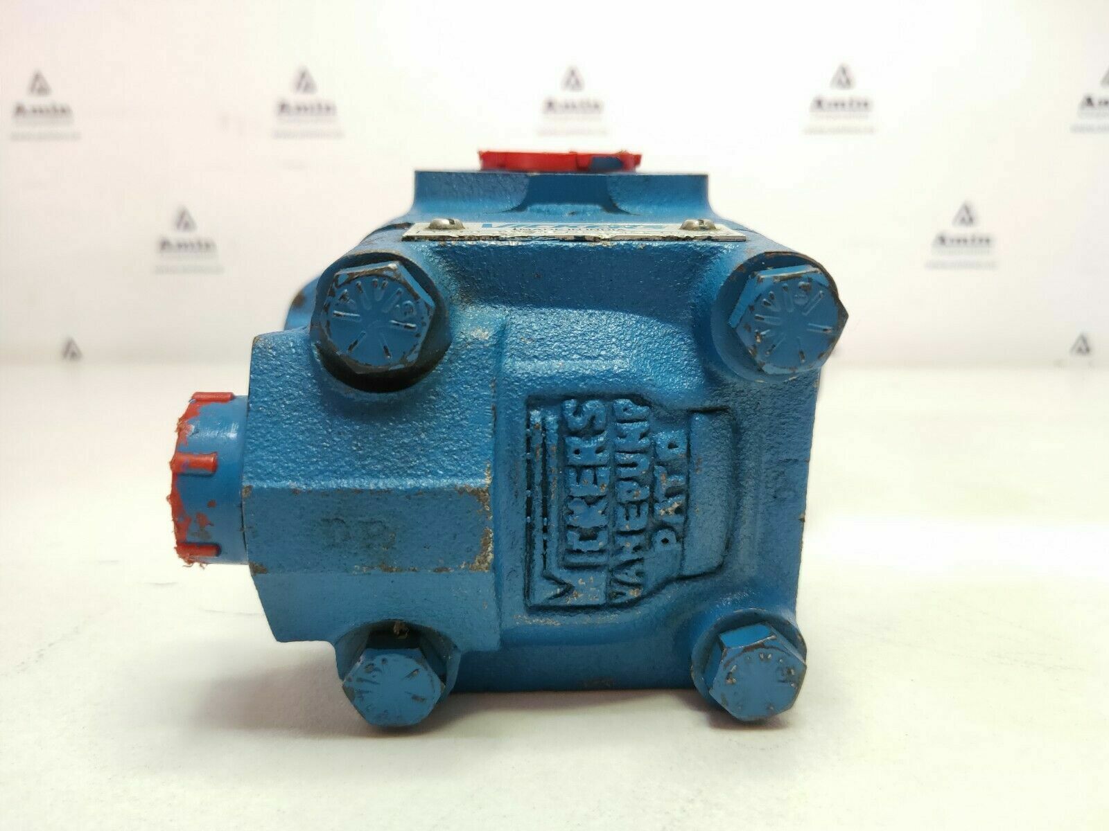 Vickers V110 3567B10 S203 IN148 Hydraulic vane pump - NEW