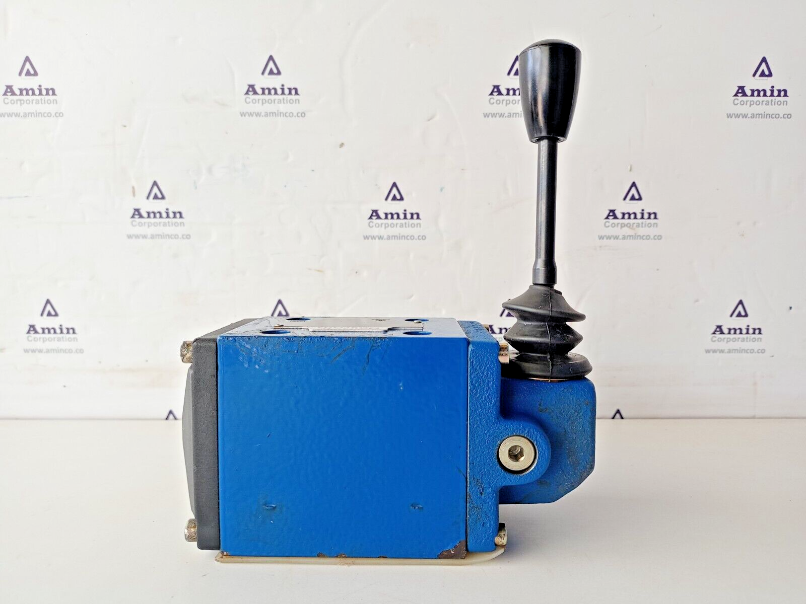 REXROTH 4WMM 10 C31 Directional control valve MNR R900597811 - NEW