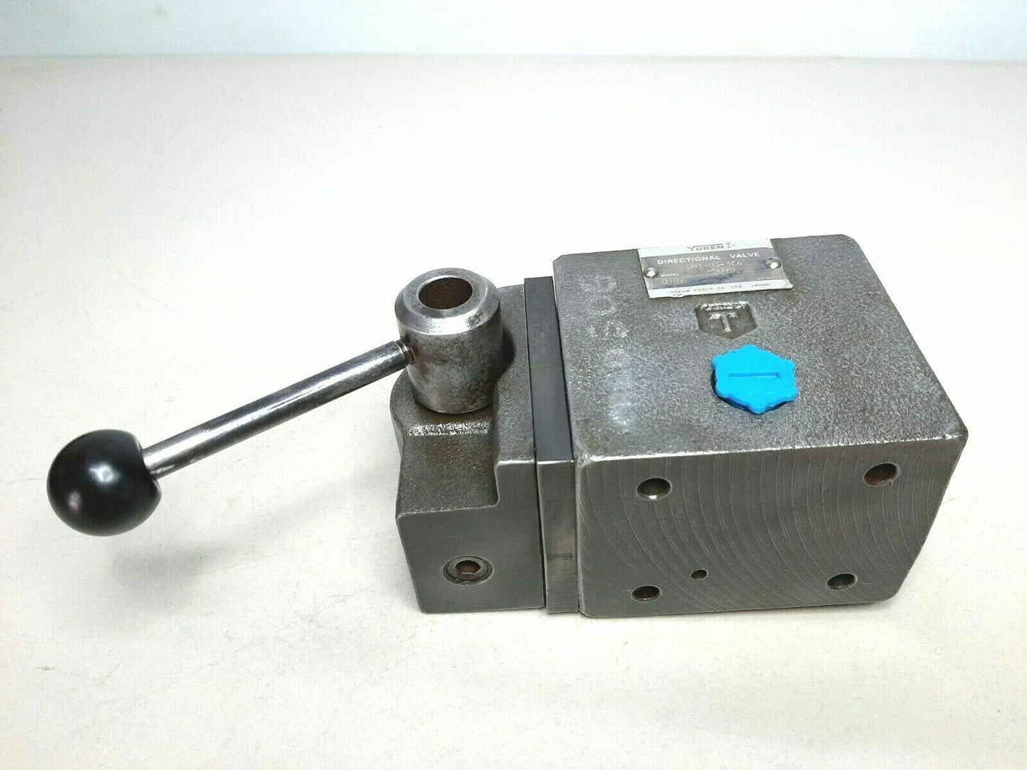 Yuken DMT-03-3C4-5090 Directional control valve - NEW