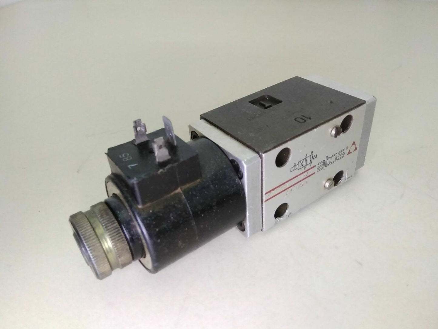 ATOS DHY-9-631 SOLENOID OPERATED DIRECTIONAL VALVE - NEW