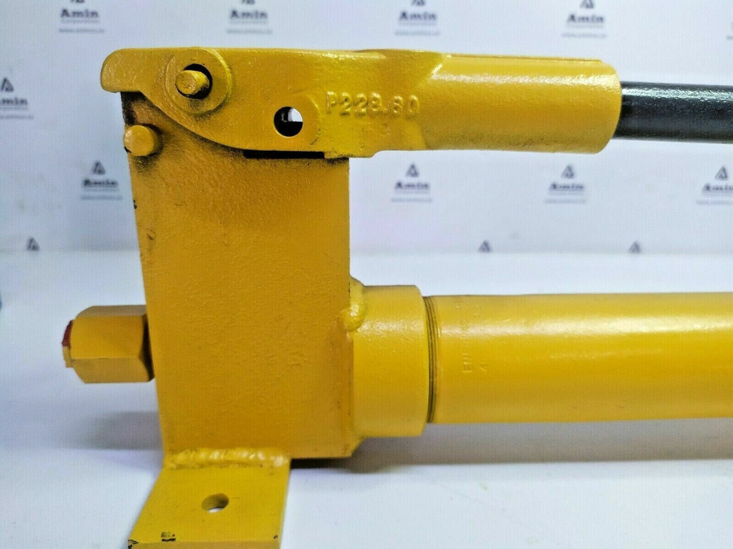 Enerpac P228 Hydraulic Hand Pump Capacity: 2800 bar max. - FREE SHIPPING