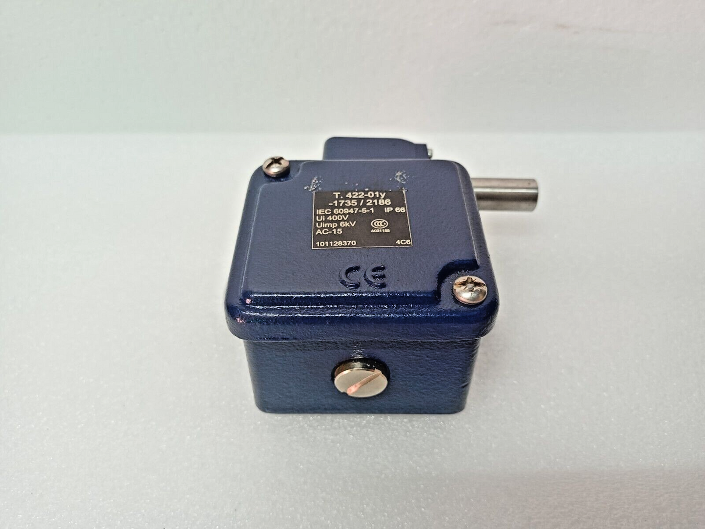 SCHMERSAL T.422-01Y-1735/2186, AC-15, Ui 400V, Uimp 6kV Limit Switch - NEW