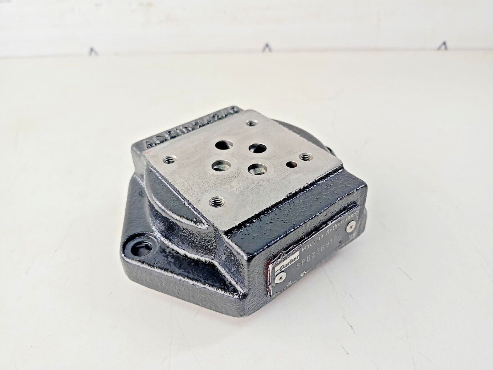 Parker SPD23B910 Subplate for directional control valve