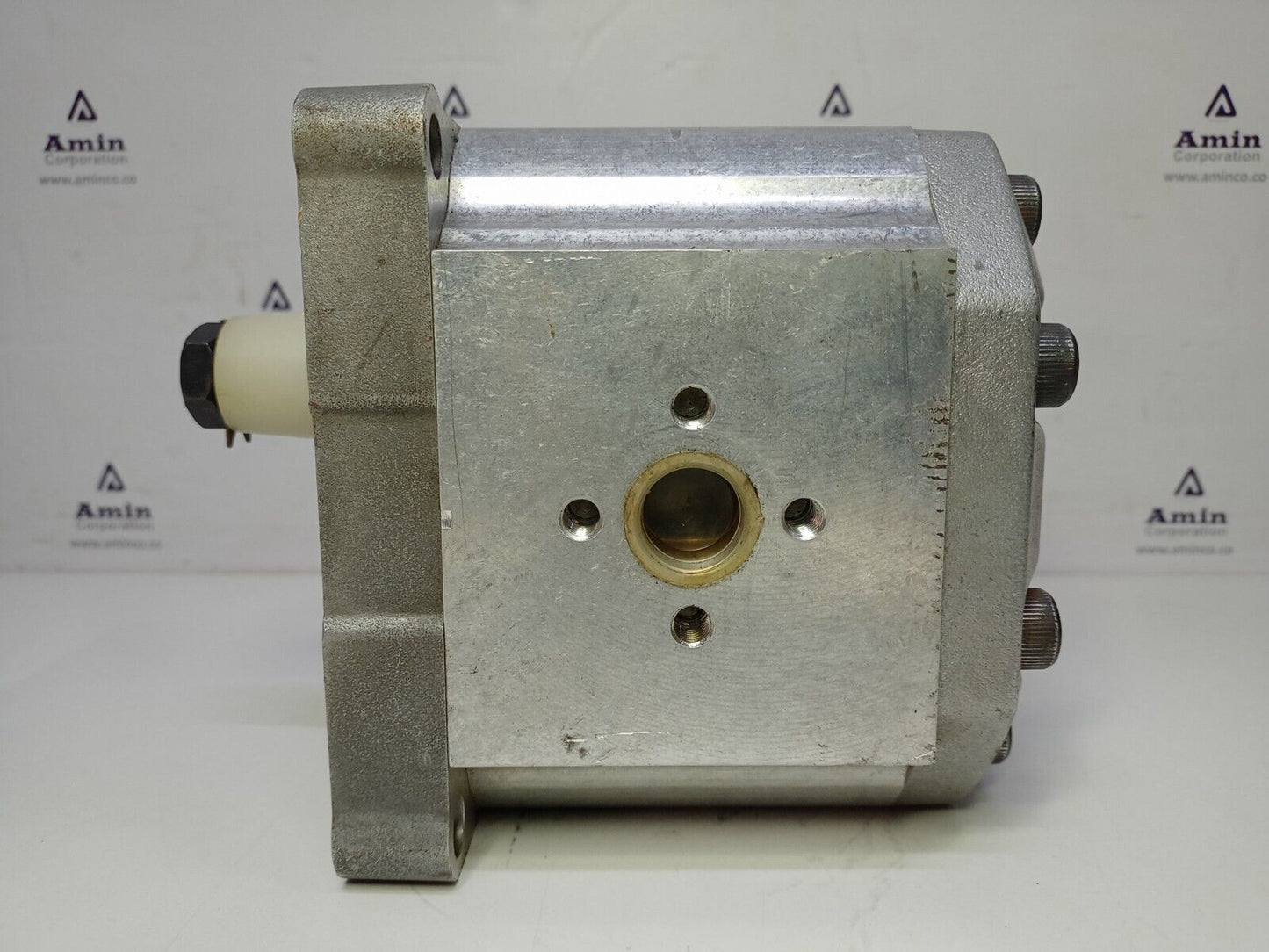 Sundstrand SNP3/33 D CO01 Hydraulic Gear Pump - NEW Free Fast Shipping