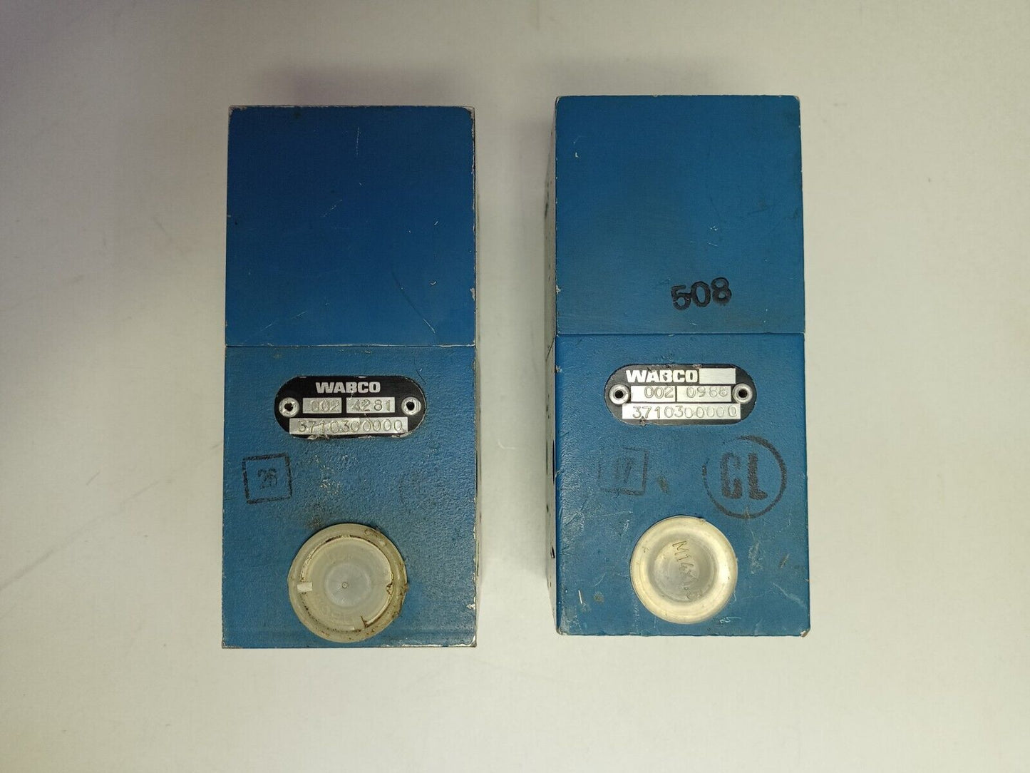 Wabco 3710300000 3/2-way Pneumatic Directional Control Valve - NEW