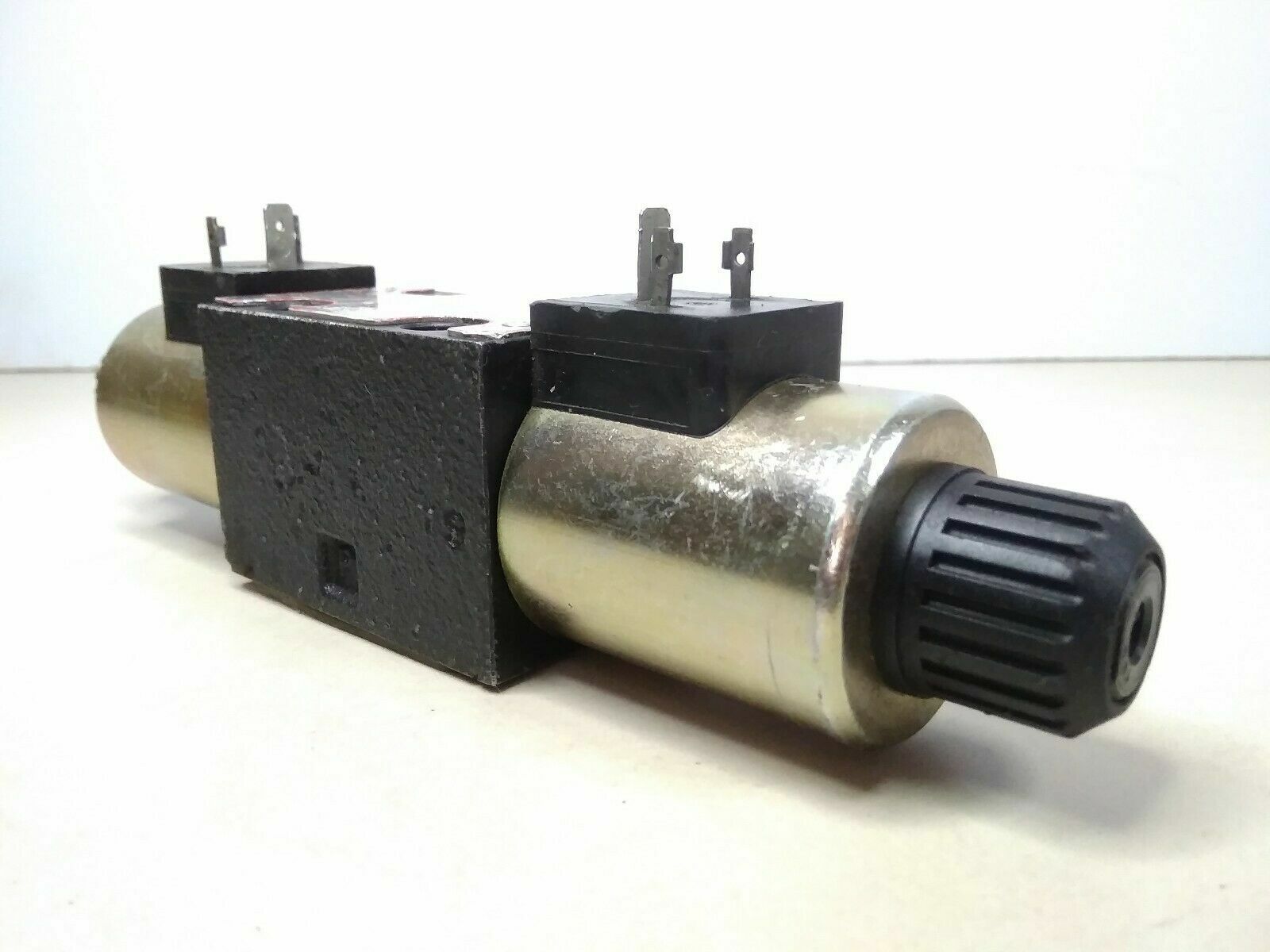 Macgregor MCG-LCH/SV 4/2-2-24V=-E01-M01 Directional control Valve - NEW