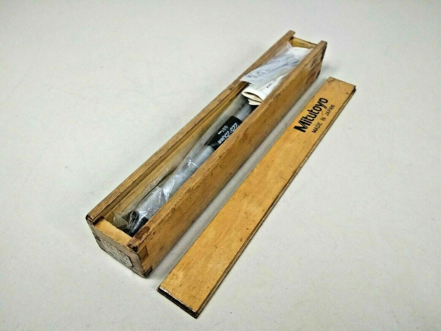 Mitutoyo Tubular Inside Micrometer 133-150 Range: 225-250mm Resolution: 0.01mm