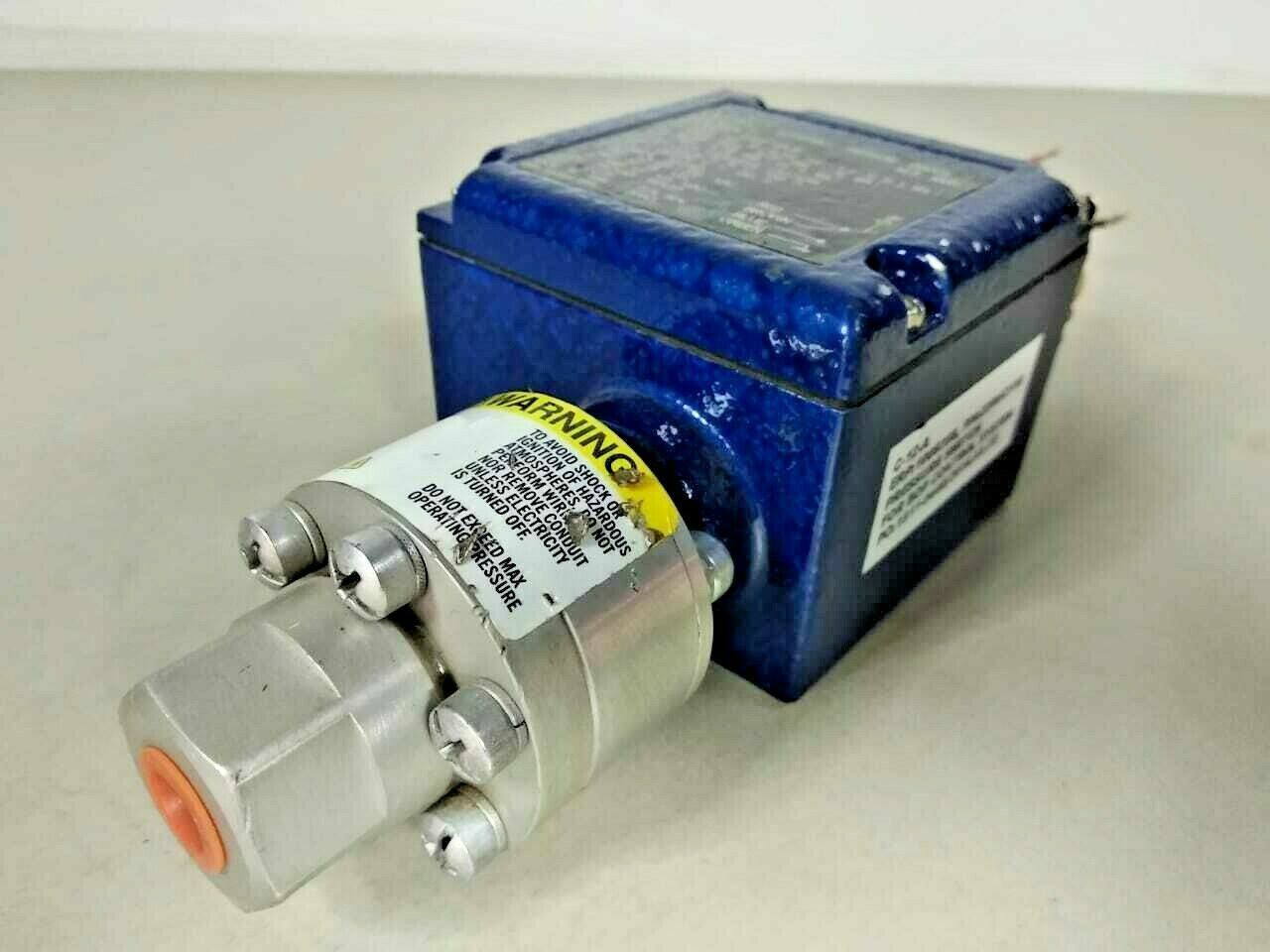 ITT Neo-Dyn Adjustable Pressure Switch Model: 200P18C6 Range: 1000-10,000 PSIG