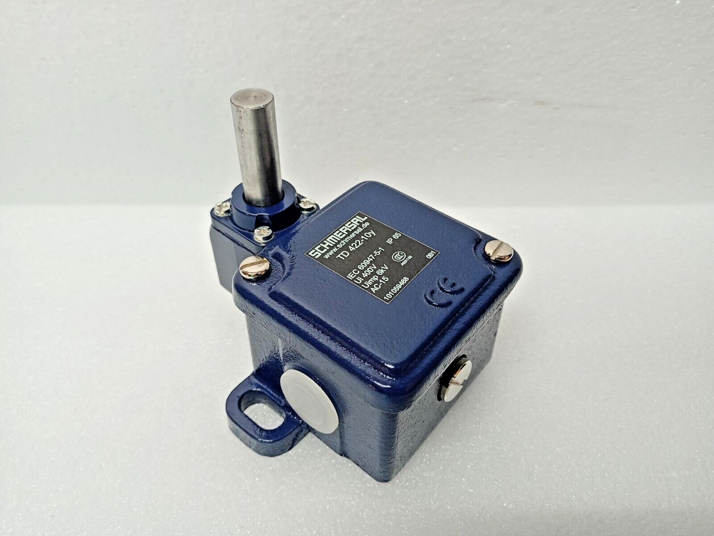 SCHMERSAL TD422-10Y, AC-15, Ui 400V, Uimp 6kV Limit Switch - NEW