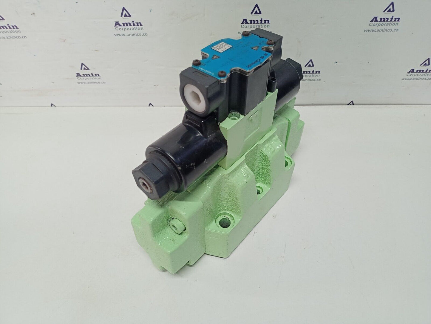 Kawasaki DEH16P-30-220-2WD24AL Directional control valve