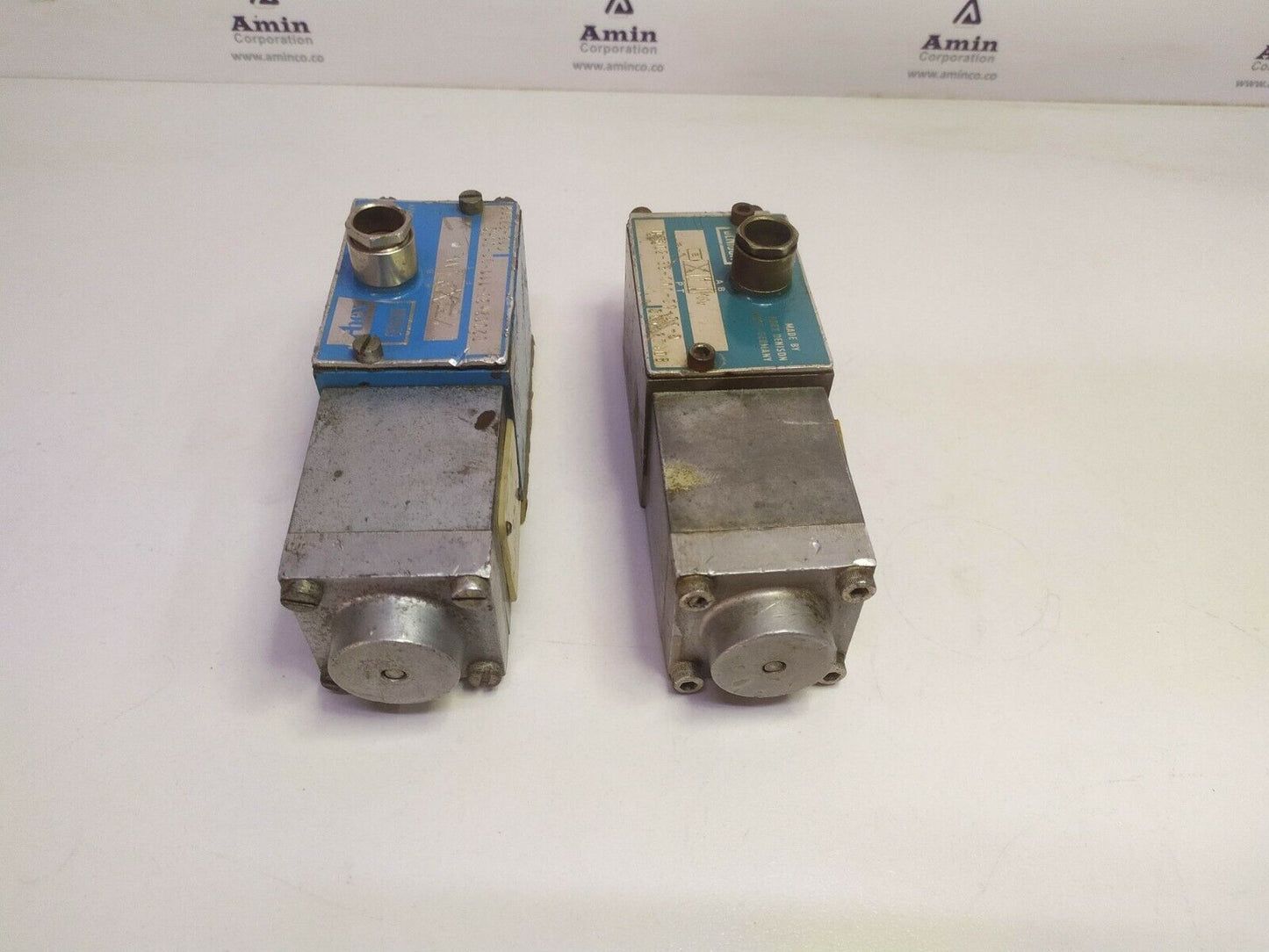 Abex Denison D2D02-35-111-01-01-0 Directional control valve