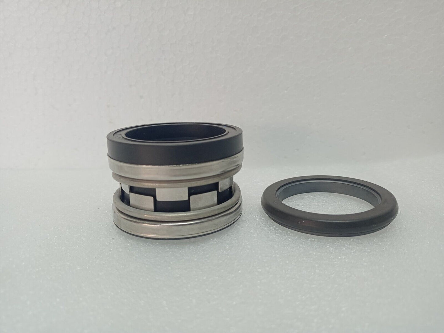 John Crane int. Type 2100 Heavy duty Elastomer bellow Mechanical seal 45mm - NEW