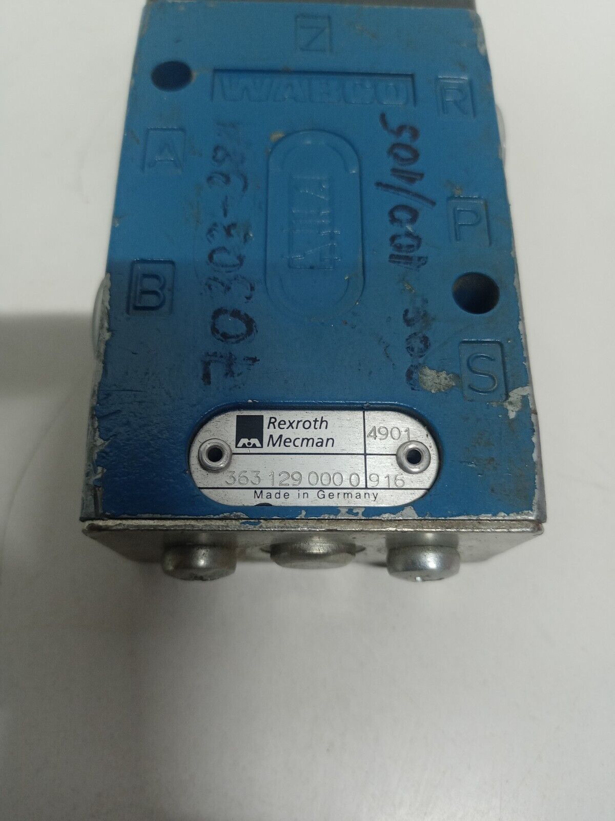 Rexroth 363 129 000 0 916 Pneumatic 3/2 way Valve